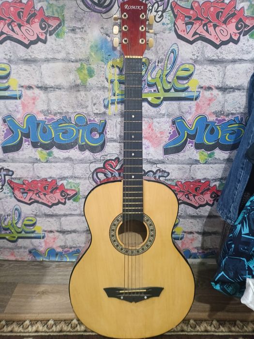 Акустическая гитара