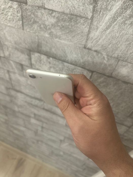 IPhone SE 3 2022 pentru recarosare