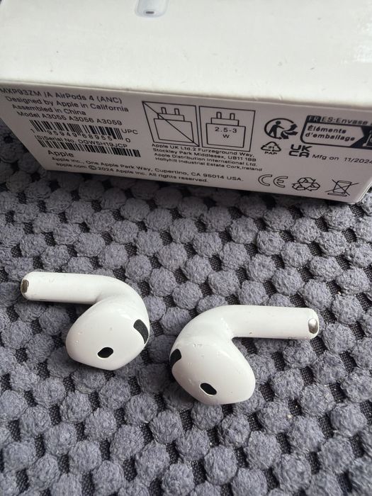 Airpods 4 само слушалки без кутия