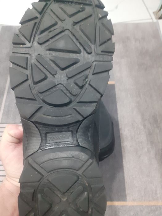 Продам термо кроссовки