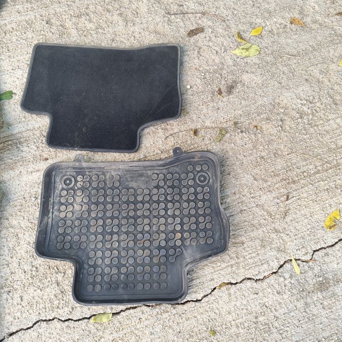 Vând sau schimb presuri set 4 covorașe auto Mercedes Benz glc Amg