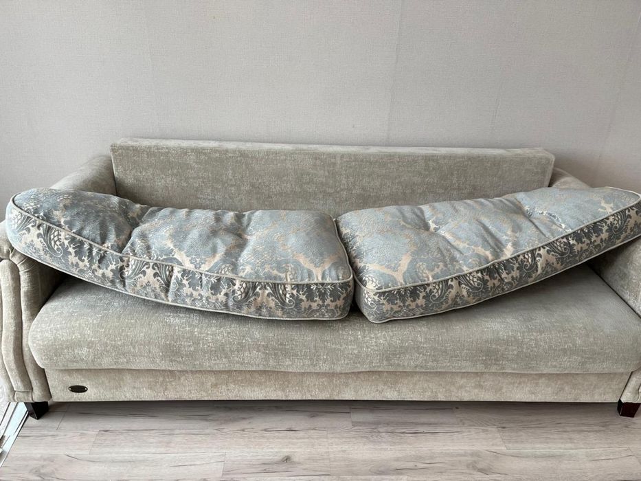 Диван для гостиной