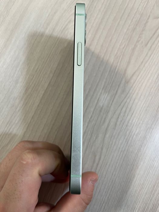 Продам Айфон 12 в отличном состояний