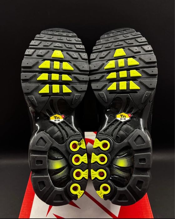 Nike Air Max Plus Black Grey Bolt - 40,42,42,43,44,45,46