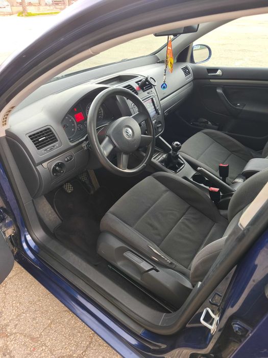 Продавам Голф 5 FSI 1.6