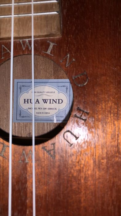 Укулеле хорошего качества.