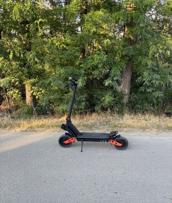 Trotinetă electrică dual motor