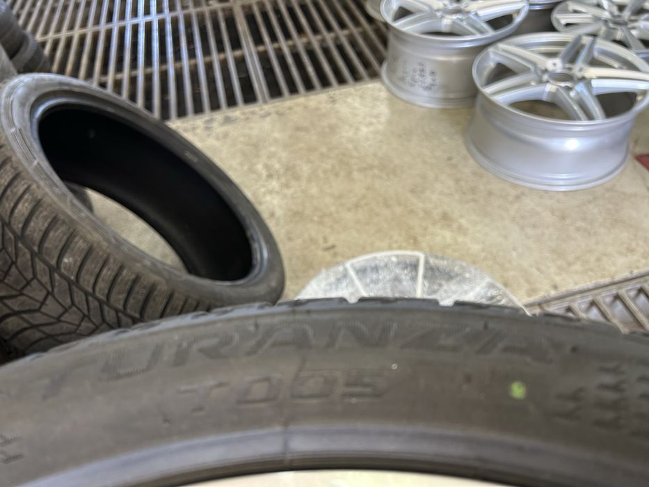 Гуми 215/45/17 Bridgistone Turanza T005 4 броя Нови