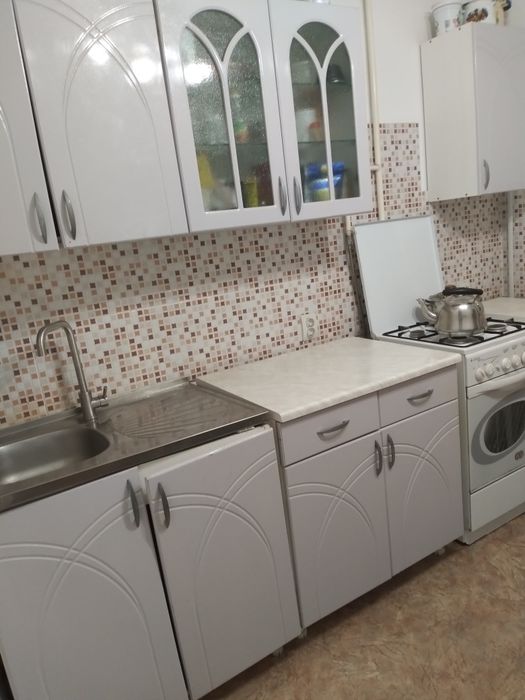 Продам кухонный гарнитур срочно разм. 2 метр