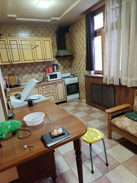 Продам чиланзар 5.  Двух комнатная .  Балкон 2*6