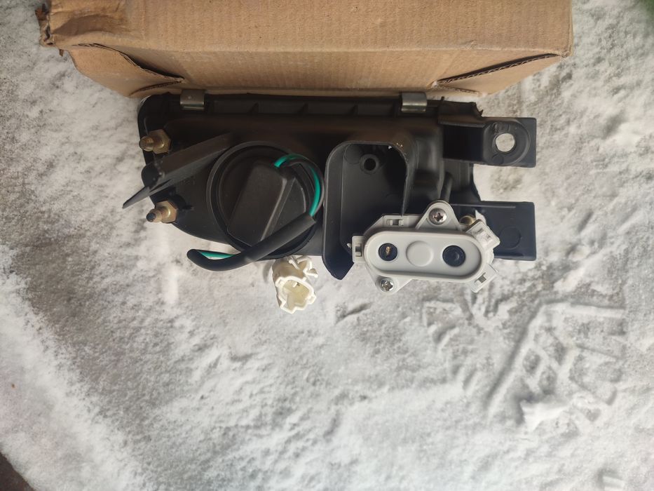 Продам противотуманки на Тойота Карина е