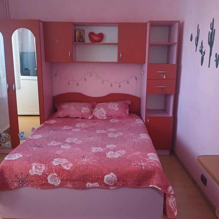 Închiriez apartament
