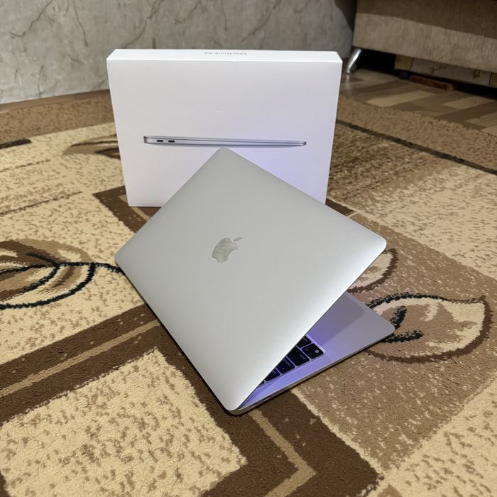 MacBook Air M1 8/256 GB