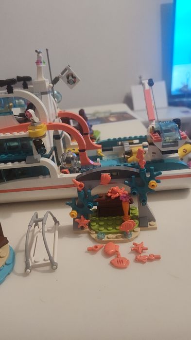 LEGO Friends - Barca pentru misiuni de salvare 41381, 908 piese

 4.90