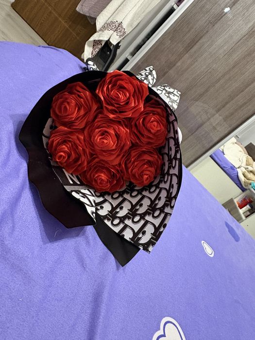 Trandafiri satin cu fundita