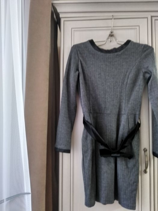 Продам платья, костюмы