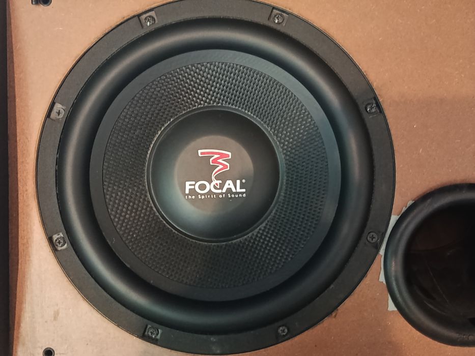 Vând sau schimb 2 amplificatoare auto cablaje  tub bass