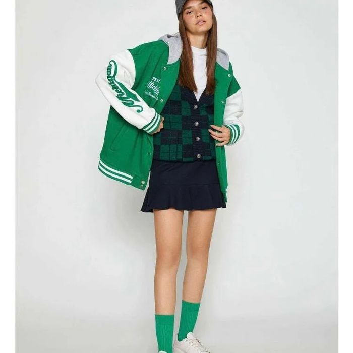 Продаётся новый стильный бомбер