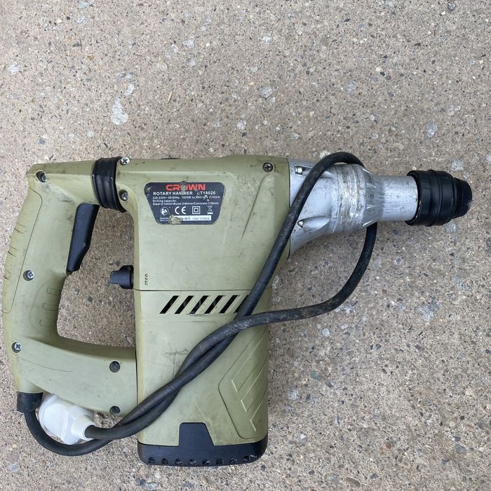 Перфоратор CROWN 1020w  продам