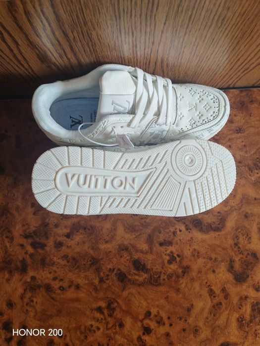 Adidași de vanzare