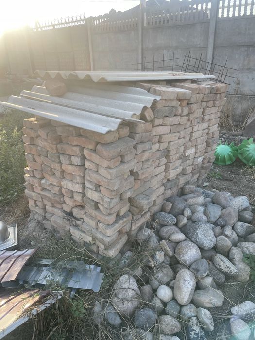Отдам бесплатно советский кирпич