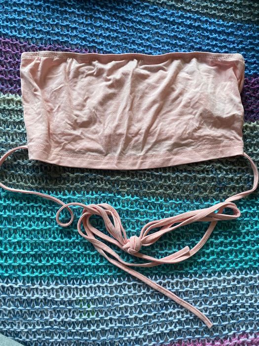 Дамски дрехи несъ носени