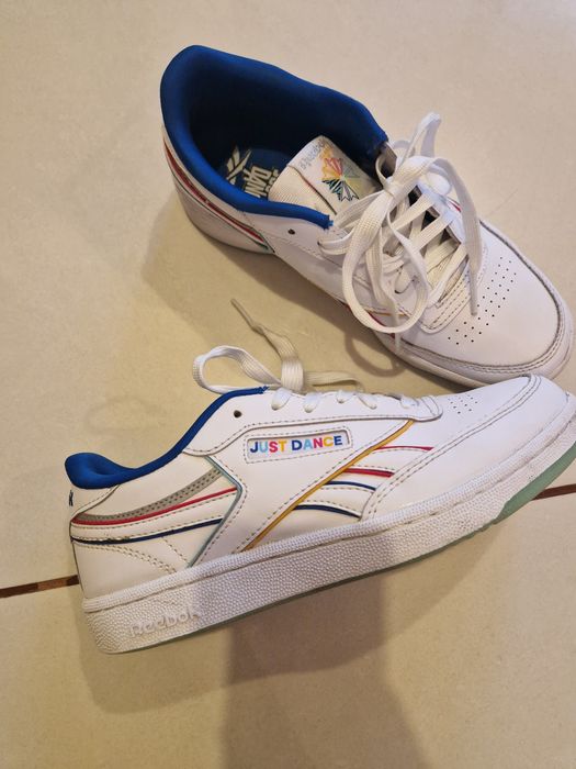 Vând adidasi  Reebok