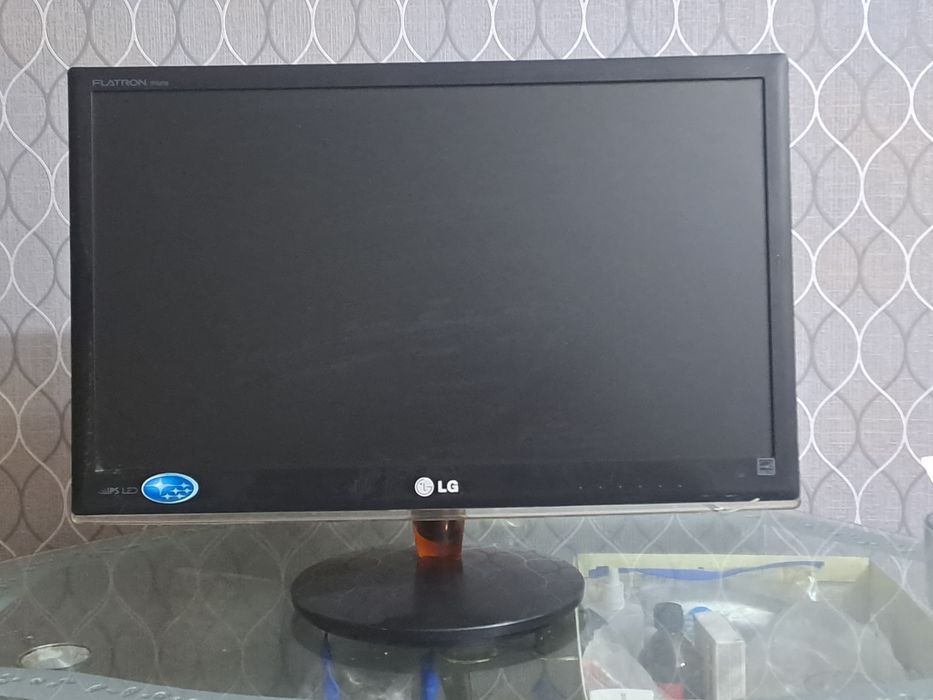 Монитор LG  б/у  в отличном состоянии