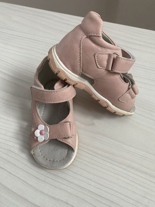 Vand sandalute ferita