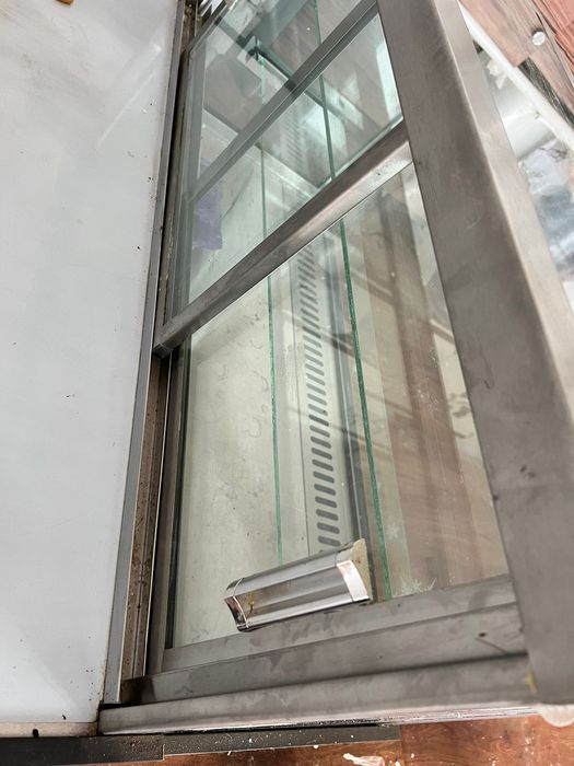 Витринный холодильник