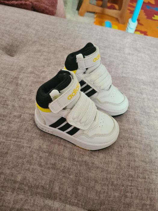 Adidasi originali baietei 20.21.23 M
