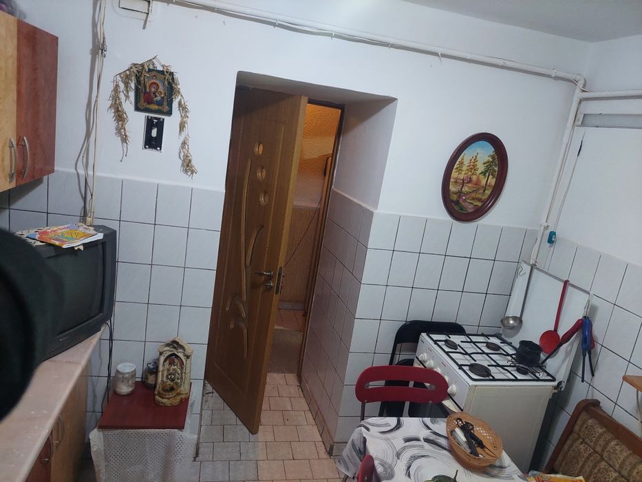 / Apartament  3  Camere   Etaj 1   / RM SĂRAT /