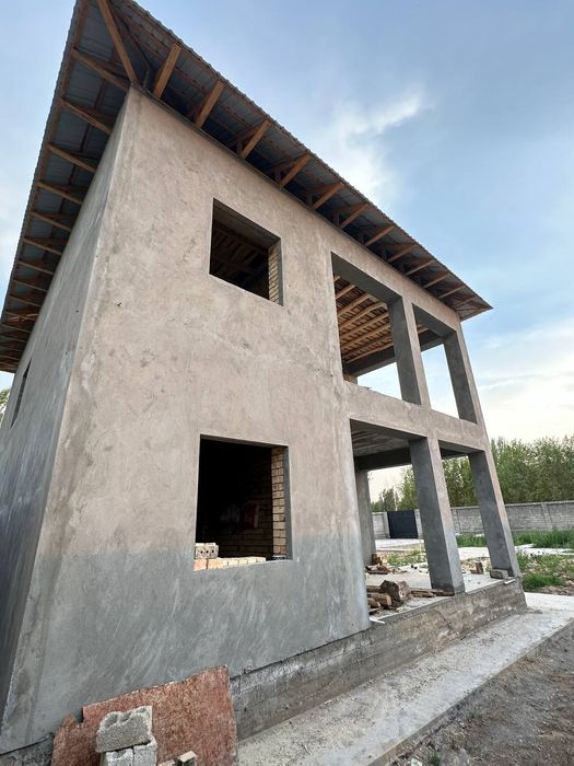 Продаётся дача в доль речки  (каробка )
Ташкентская область 
Янгибазар