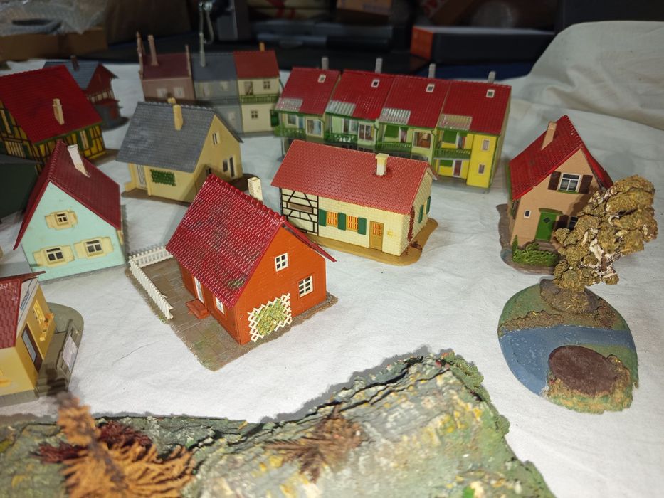 Lot nr. 5 căsuțe HO Faller Vollmer trenulețe diorama piko roco