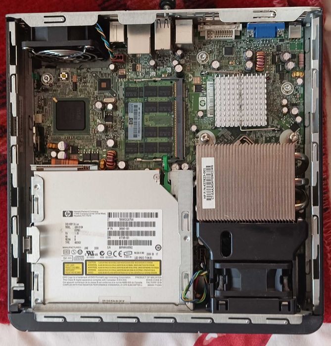 HP Compaq dc7800 Ultra - slim Desktop + подарък клавиатура и мишка.