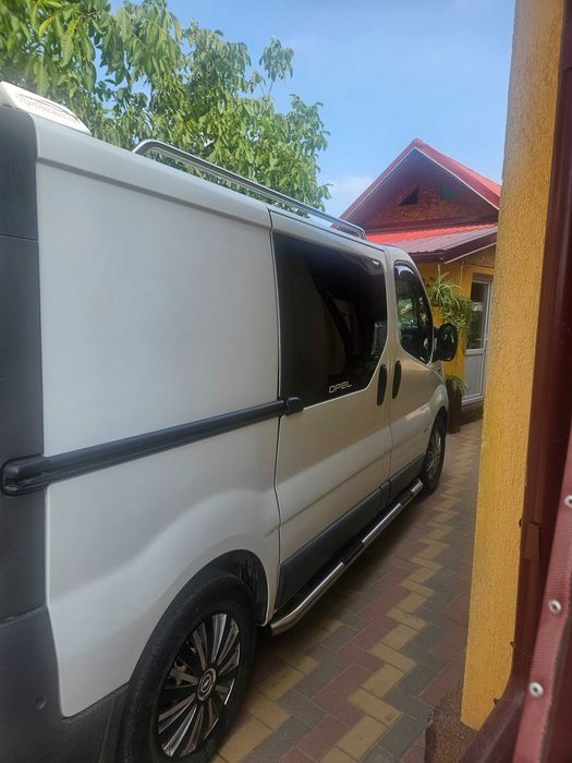 Opel vivaro2002 masina inpecabila ,motor 1.9  cel cu consum mic ,masina de plecat cu ia fara probleme  si eu ca persoana sunt pretențios