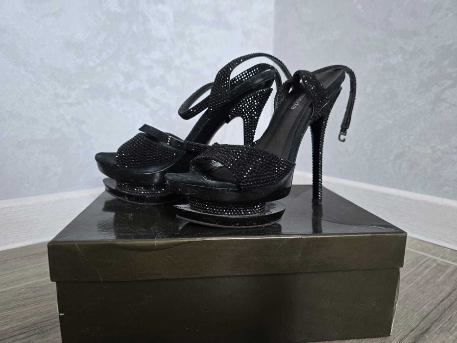 Продам босоножки