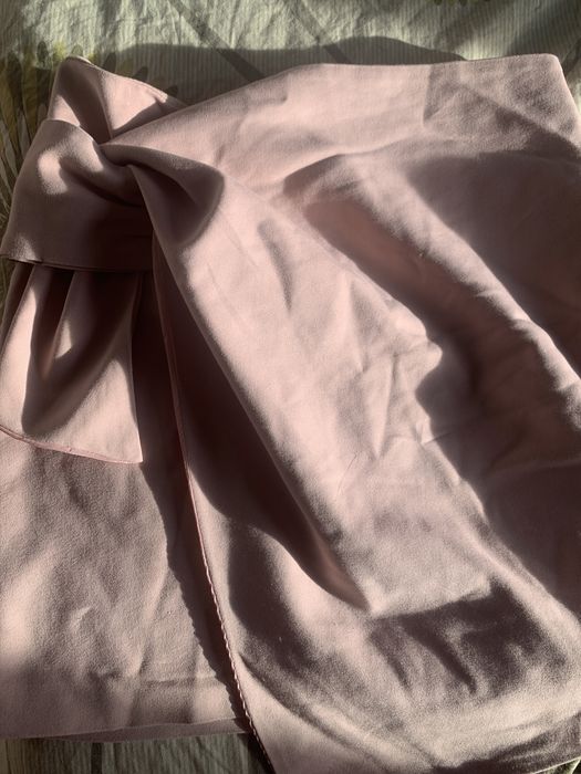 Къса пола в розов цвят