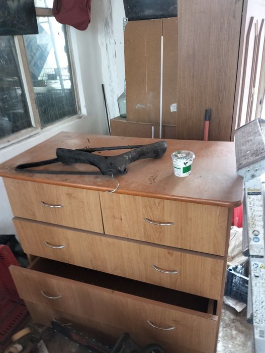 Vând mobila și masa extensibila!!