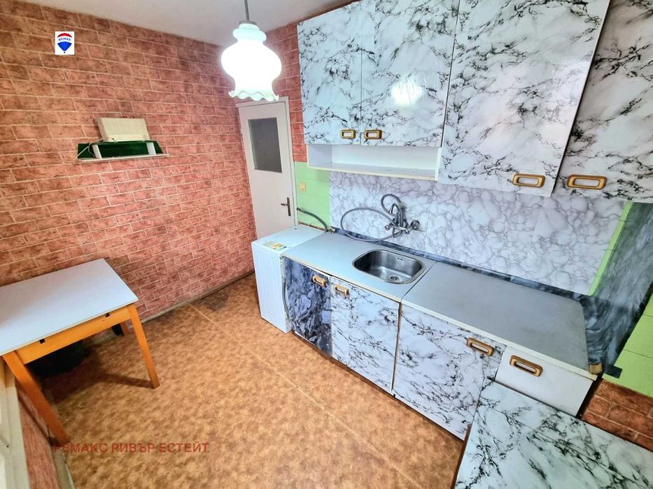 Двустаен апартамент за продажба кв. Чародейка Север