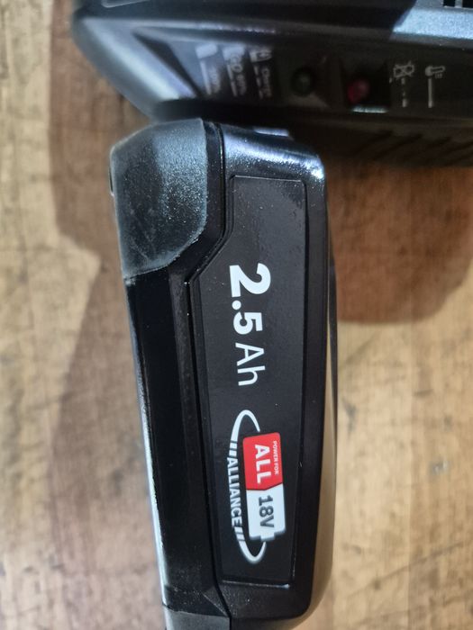 Acumulator Baterie BOSCH 18 V si 2,5 AH incarcator AL 1830CV