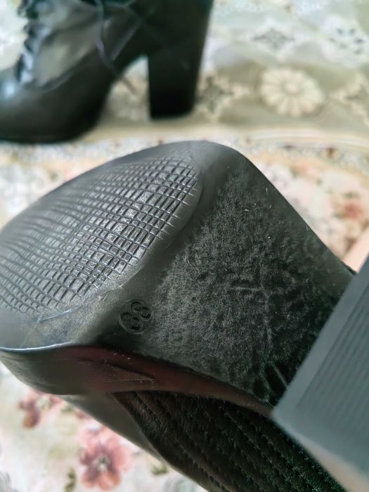 Pantofi noi din piele naturala