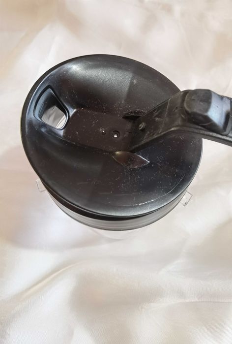 Чаша за шейкър с капак отгоре