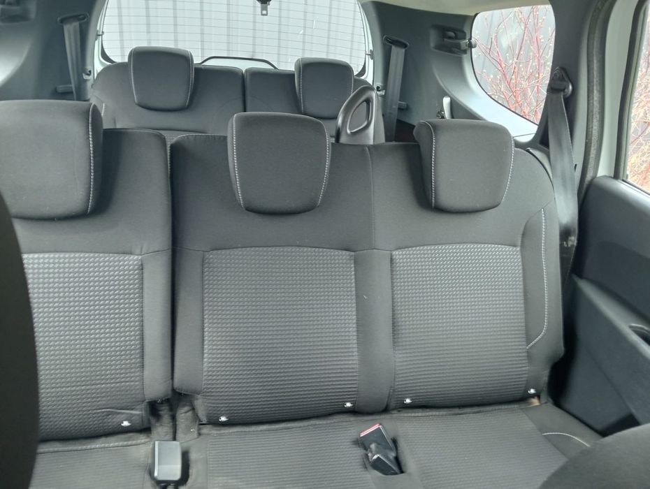 Vând Dacia logy 7 locuri !