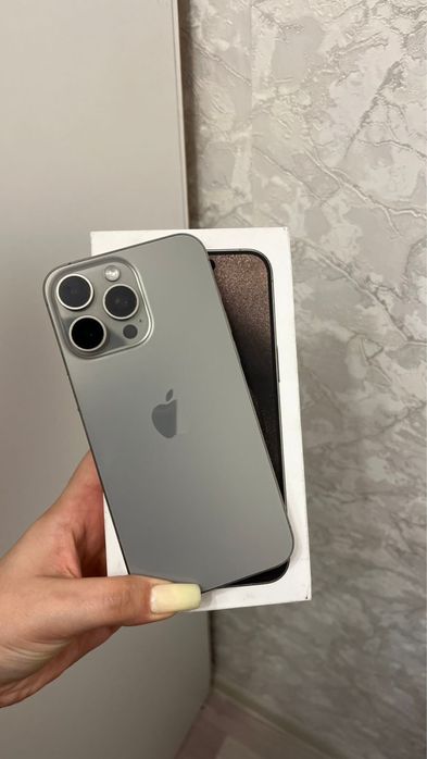 Срочно продам iPhone 15 Pro Max 256GB Titanium