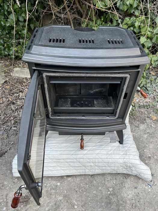 Нова чугунена печка / камина на дърва