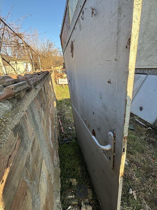 Продавам Гаражни врати 125/187