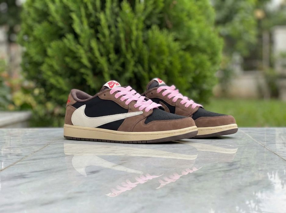 Jordan 1 Low Travis X Mocha