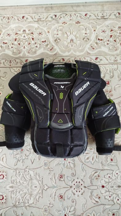 Нагрудник вратаря