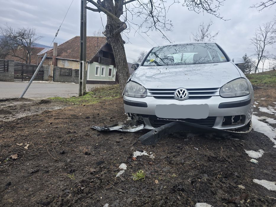 Golf 5 1.6 fsi  BAG avariat fara acte